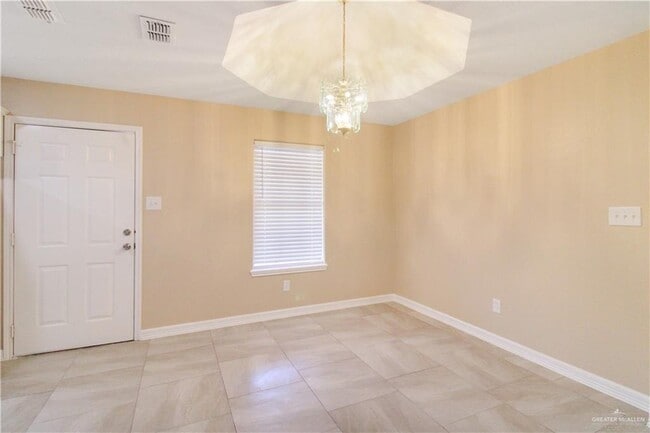 Photo - 28 N Champagne