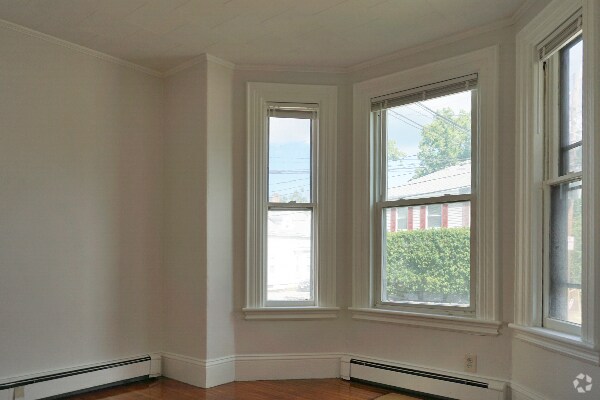 Building Photo - 35 Maple St Rental