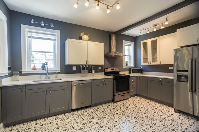 Photo - 2037 W Estes Ave Unit 2