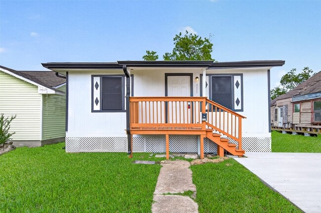 Photo - 111 N 4th St