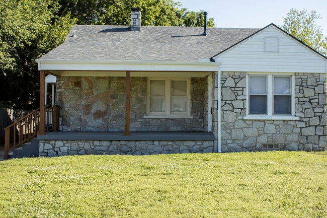 Photo - 2420 NE 25th St House