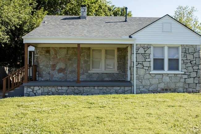 Building Photo - 2420 NE 25th St Rental