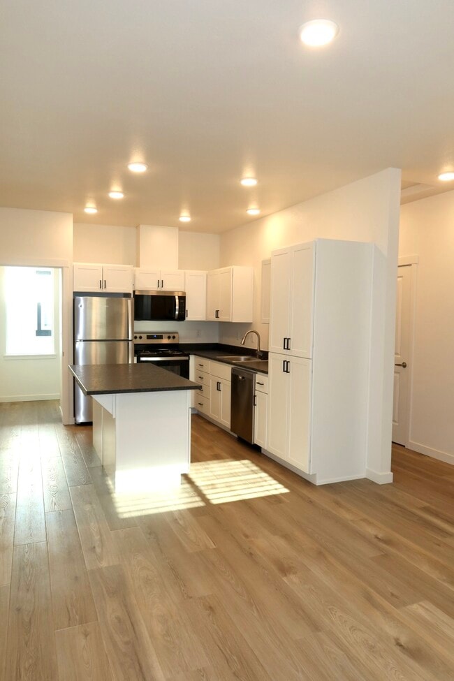 2bed/2bath Kitchen - Magnolia 98