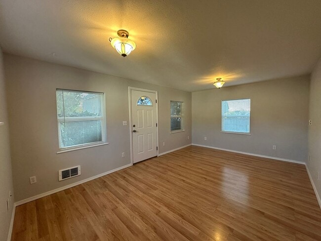 Photo - Stand-alone 1BR Home | W/D | Prime North E...