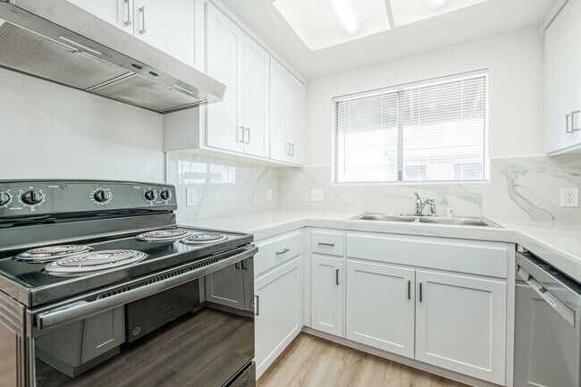 Photo - 3221 E Normal Ave