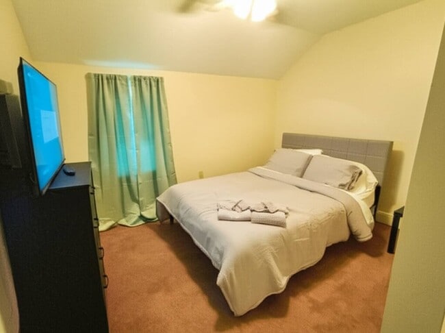 Photo - 724 Church St