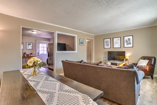 Photo - 2417 Glenrose Ave