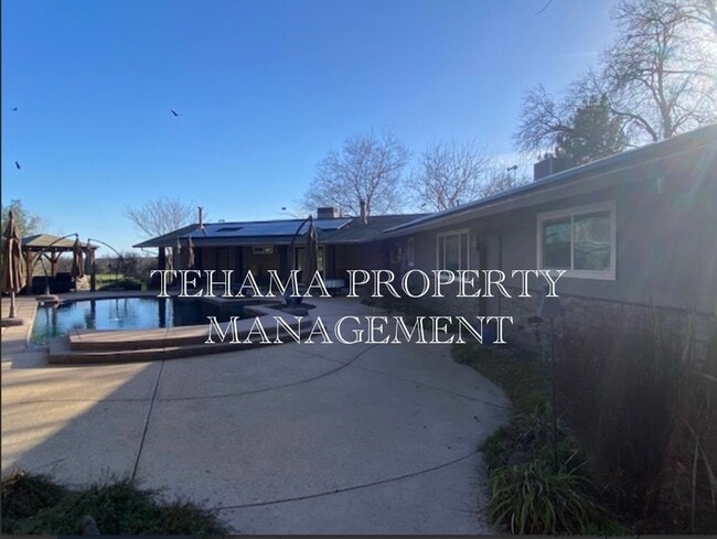 Building Photo - Beautiful 2 Bedroom/2 Bathroom Home with a Great Room, Fireplace and access to shared swimming pool