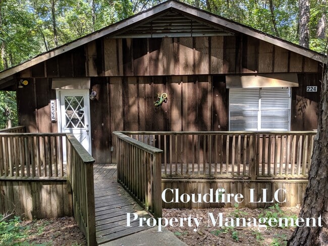 Building Photo - 224 James Cir