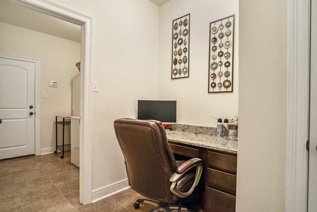 Photo - 1908 Chandler Ave