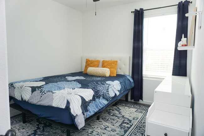 Photo - 8724 Peachtree St