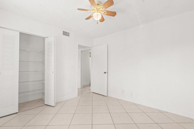 Photo - 7301 Amberly Ln Unidad 304