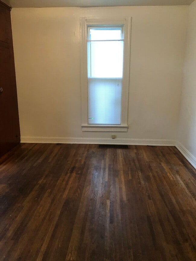 Photo - 300 E 11th St