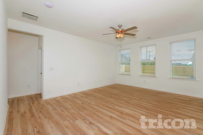 Photo - 213 Everett Sq