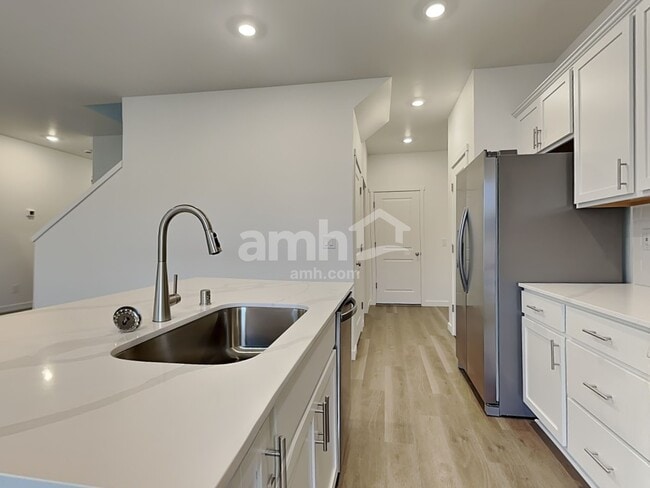 Photo - 5222 Turnstone St SE