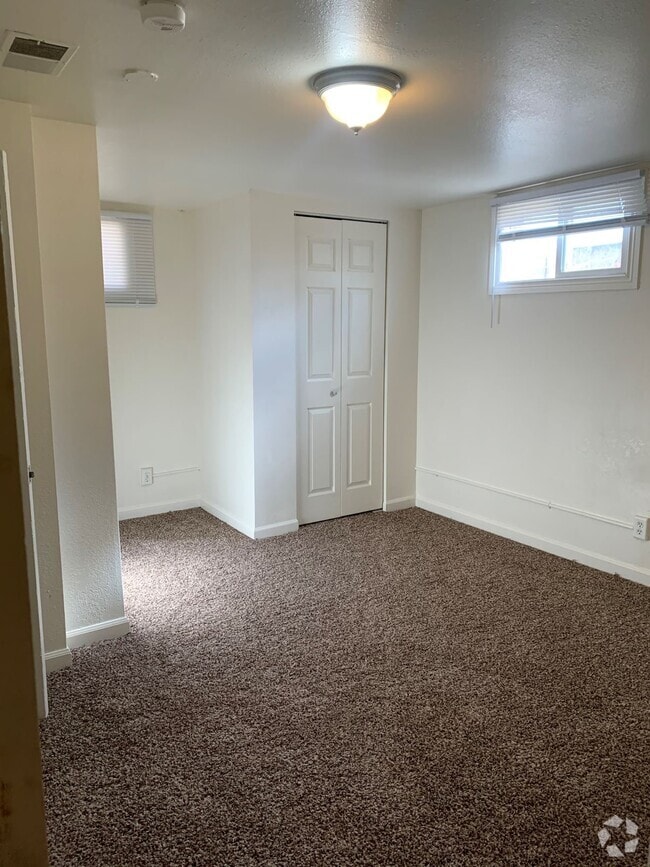 Building Photo - 2029 6th Ave Unit #B Rental