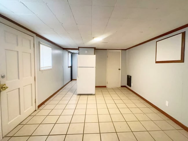 Photo - 824 E Jane St