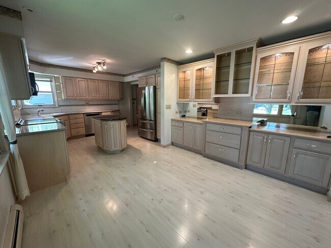 Photo - 662 Garfield Ave