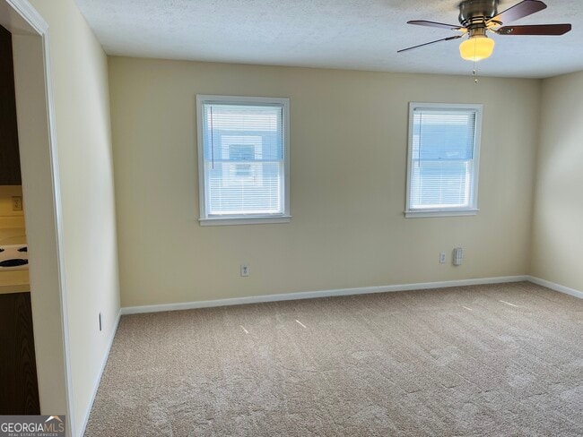 Photo - 25 St Clair St