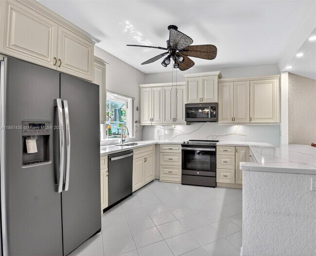 Photo - 11698 Briarwood Cir Unit 1