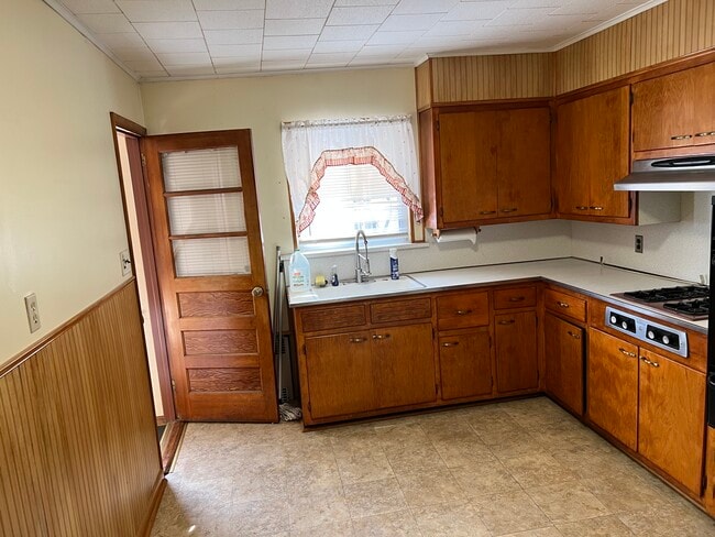 Kitchen - 421 Hamilton St Unit 1