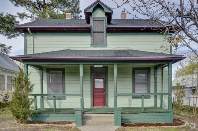 Building Photo - 114 N Willow St Unit A (Front House)