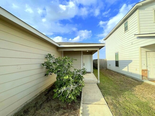 Photo - 1715 Ramsay Way