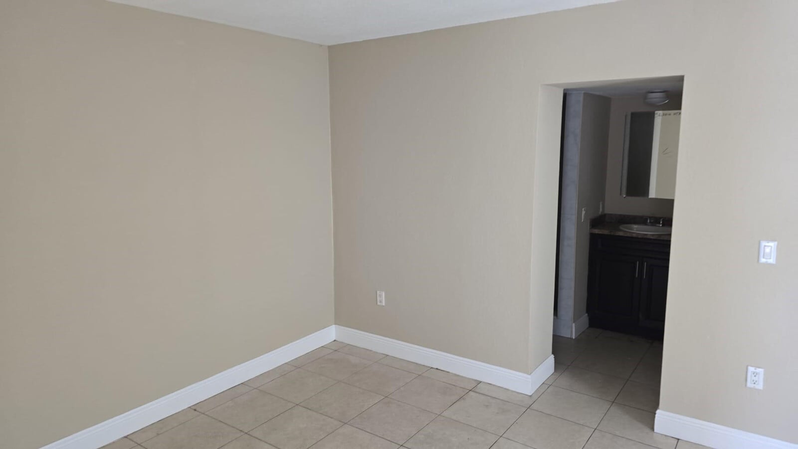 Photo - 900 Avenue H