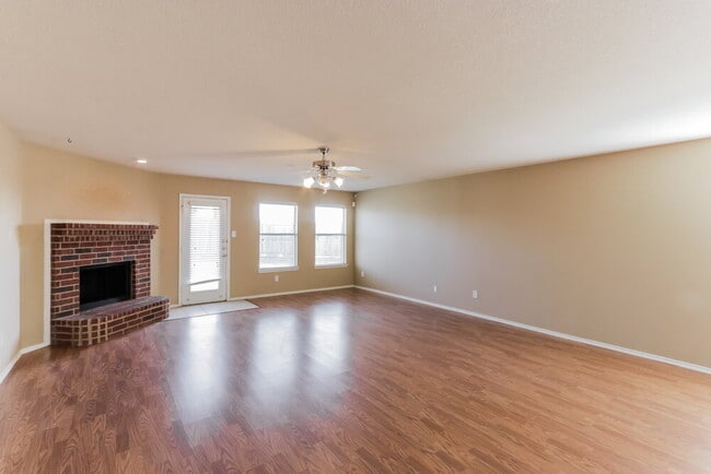Photo - 762 Mission Ln