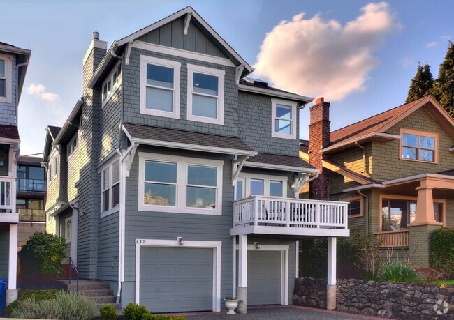 Building Photo - Stunning 5 bedroom Craftsman View Home in ...