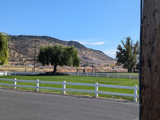 Building Photo - 8483 N W Lone Pine Rd Rental