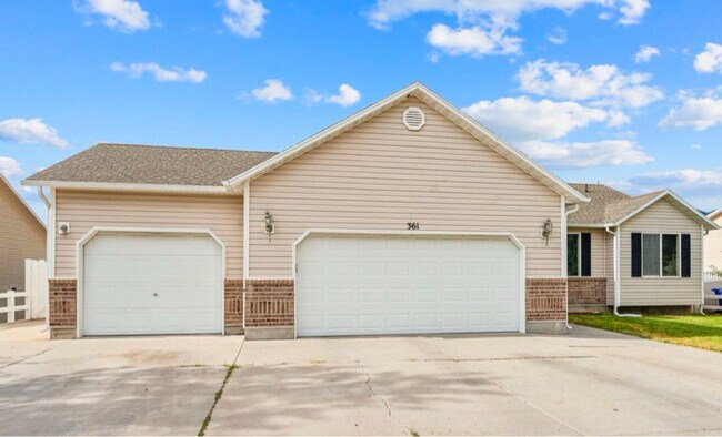 Building Photo - 361 E 1520 N Rental