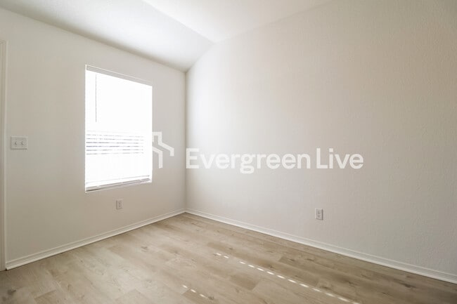 Photo - 41 Remington Ln