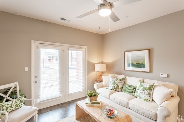 2BR, 2BA - 1,035 SF