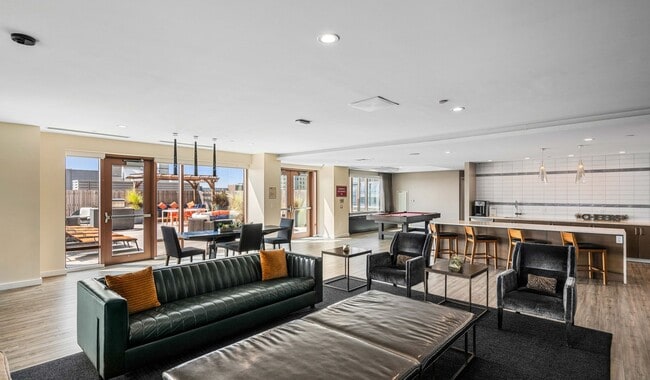 Complete with everything you need to entertain including spectacular city views