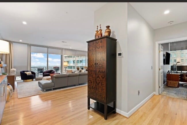 Photo - Centerpointe- Urban luxury living!!