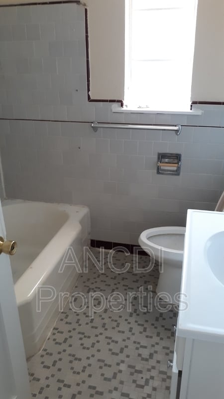 Photo - 703 Spring St
