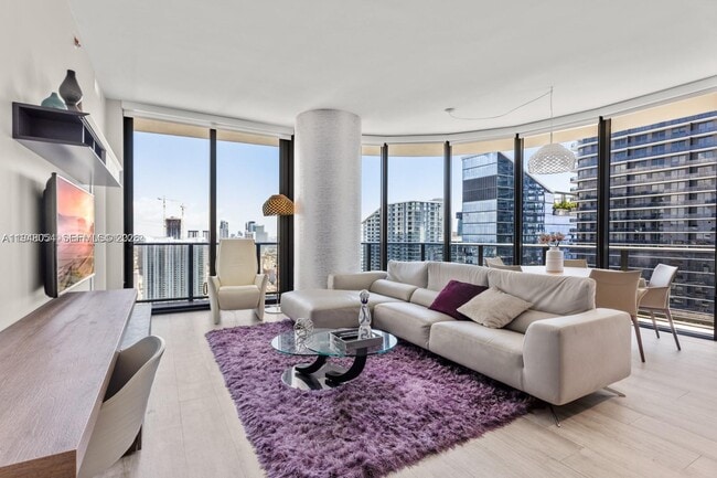 Building Photo - 55 SW 9th St Unit 4201