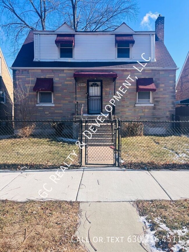 *** 4 BDRM - 1.5 BTH / W&D HOOKUPS / HARDW... - *** 4 BDRM - 1.5 BTH / W&D HOOKUPS / HARDW... House