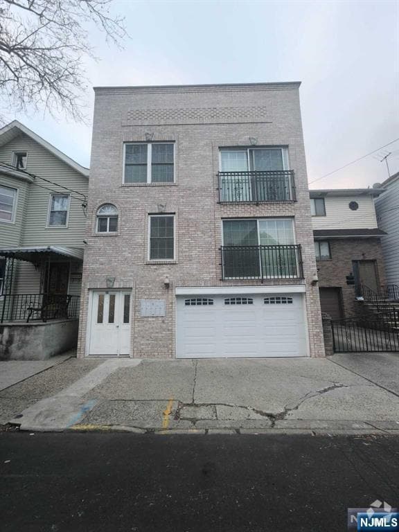 Building Photo - 13 N 3rd St Unit 2R Rental