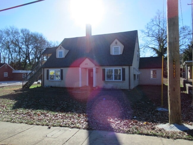 Photo - 1404 Maple St