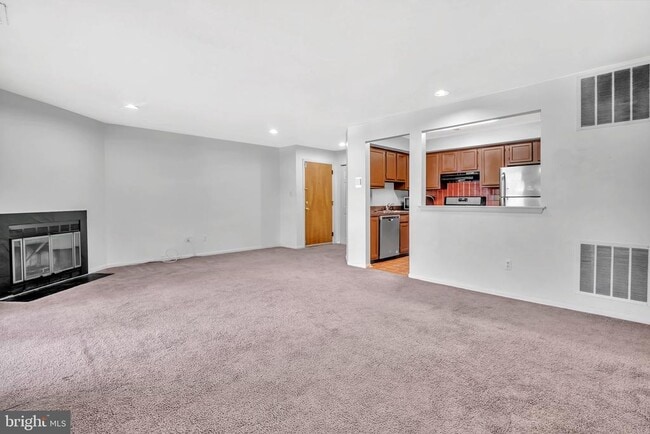 Photo - 302 Trinity Ct Unit 8