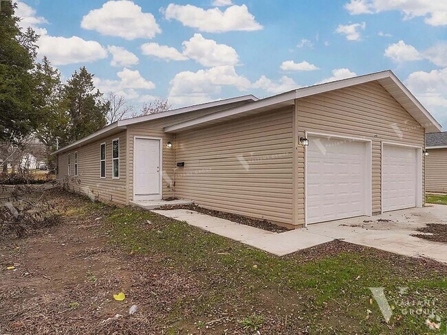 Building Photo - 1602 W Scott St Unit A Rental