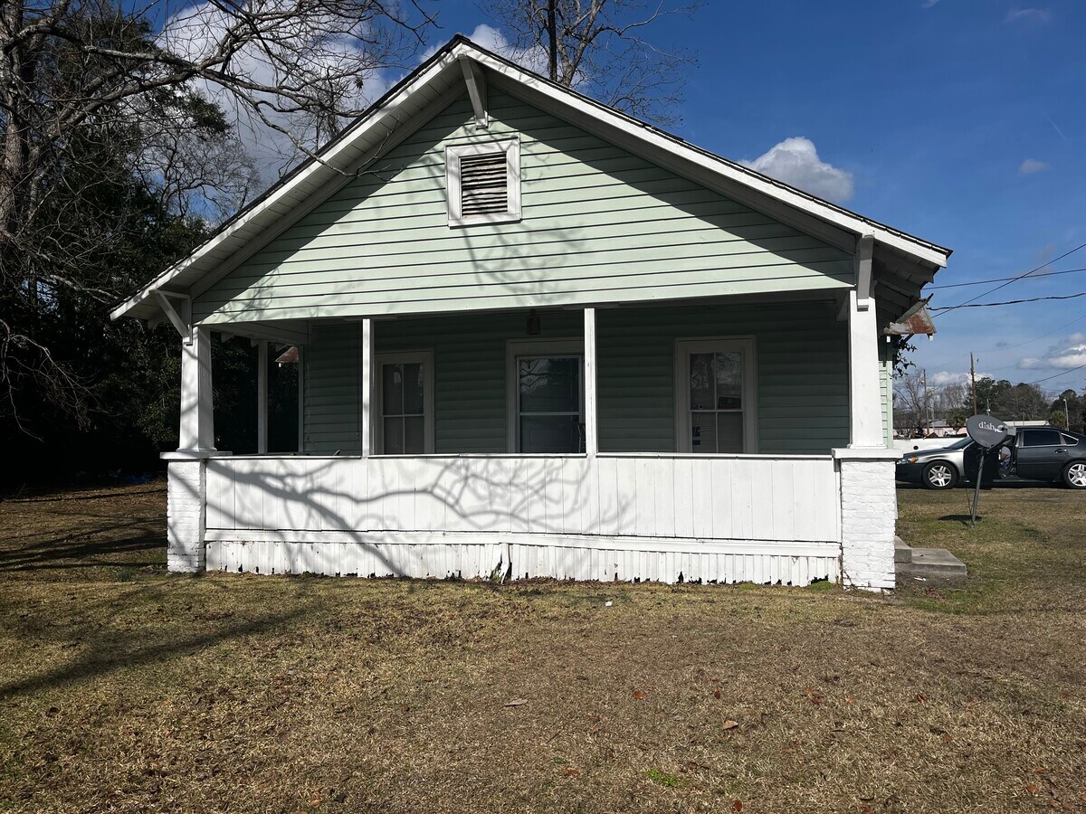 Photo - 616 7th St W