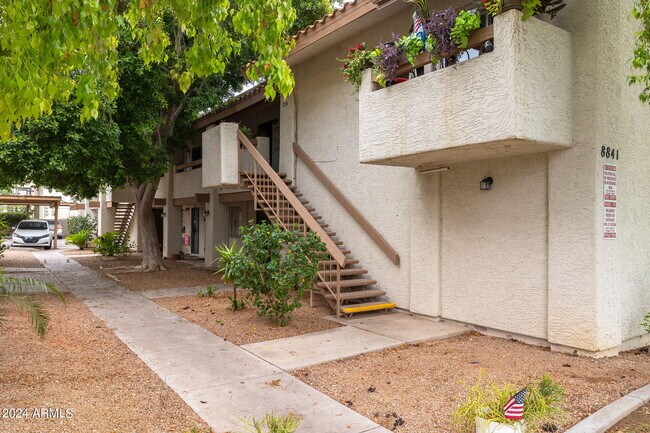 8841 North 8th St Unidad 206