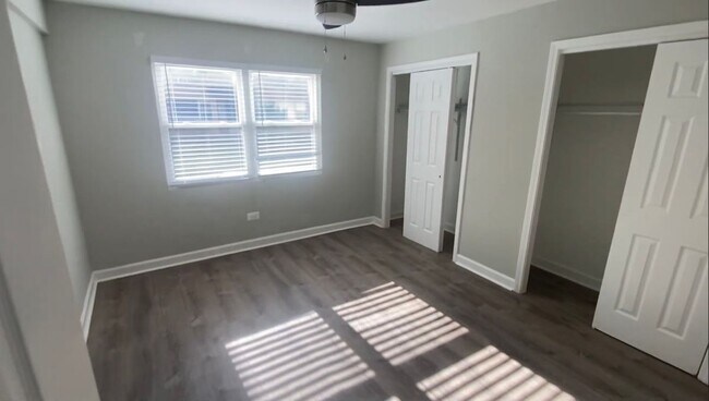 Photo - 1321 W Sherwin Ave