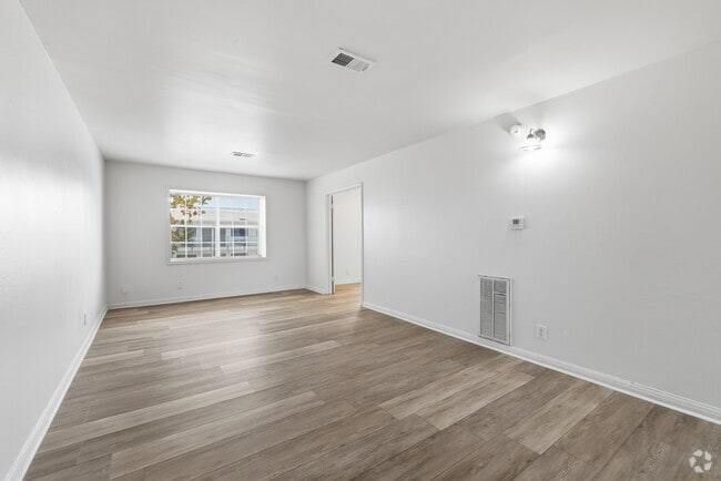 2BR, 1.5BA - 900SF - Living Room/Dining Room - Southern Oaks Apartments