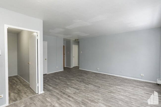 Photo - 7333 N Ridge Blvd Unit 211