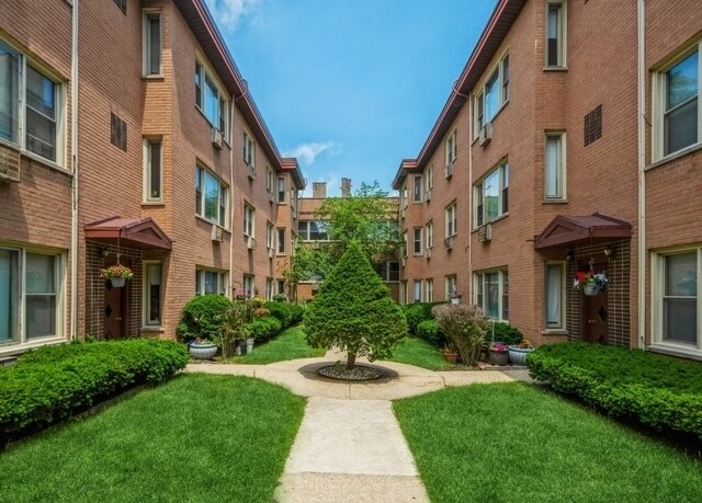 Building Photo - 1322 W Lunt Ave Unit 205