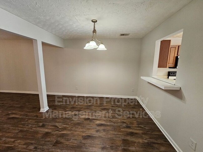 Photo - 2019 Grove Way